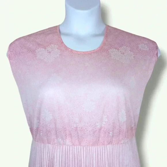 V. Carlo Reni Pink Sleeveless Pleated Dress - Picture 2 of 6